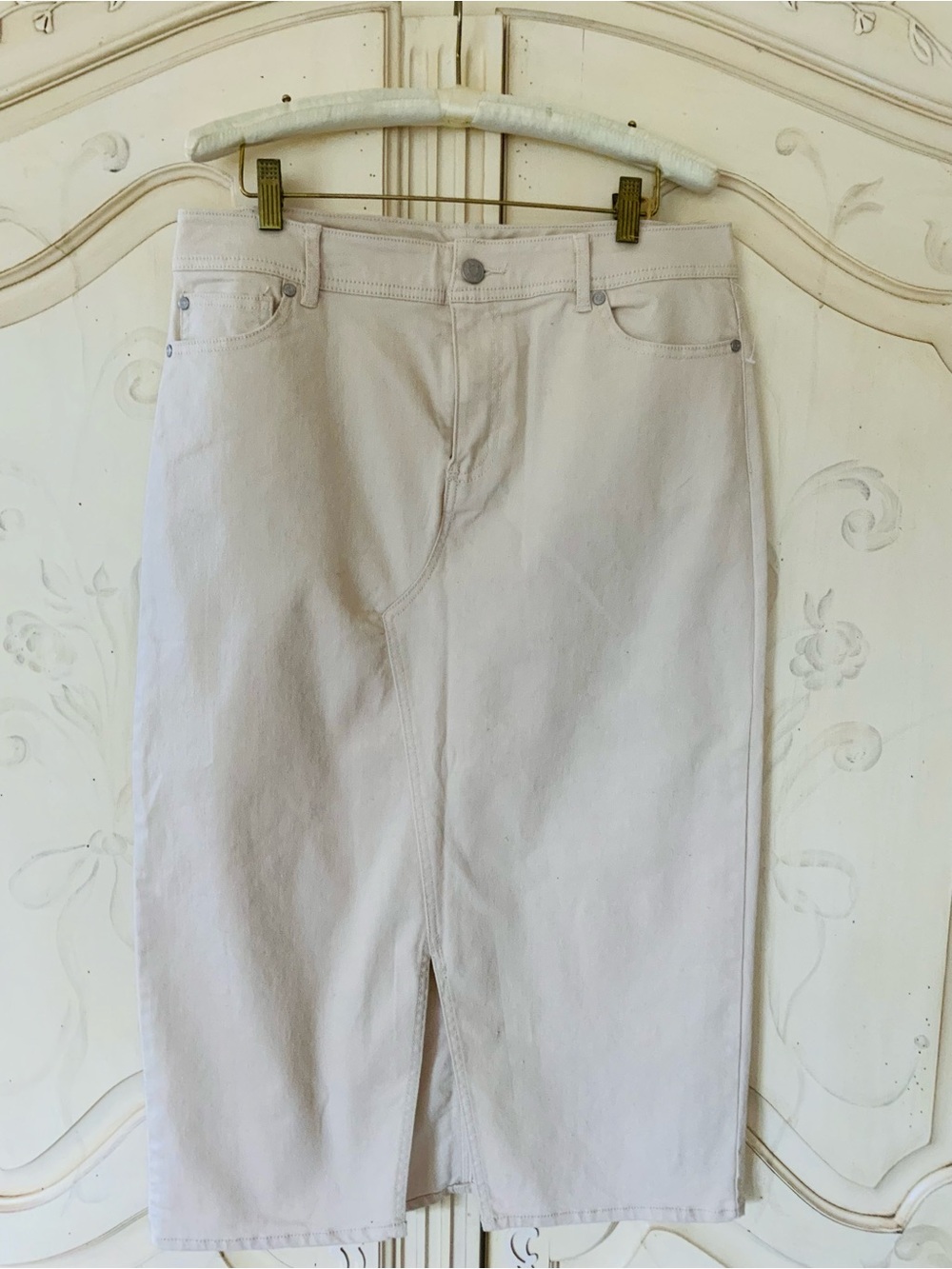 NWOT Off White Cream Denim Skirt - Classic Straight Fit